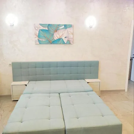 лузановский парк двухкомнатная Apartment